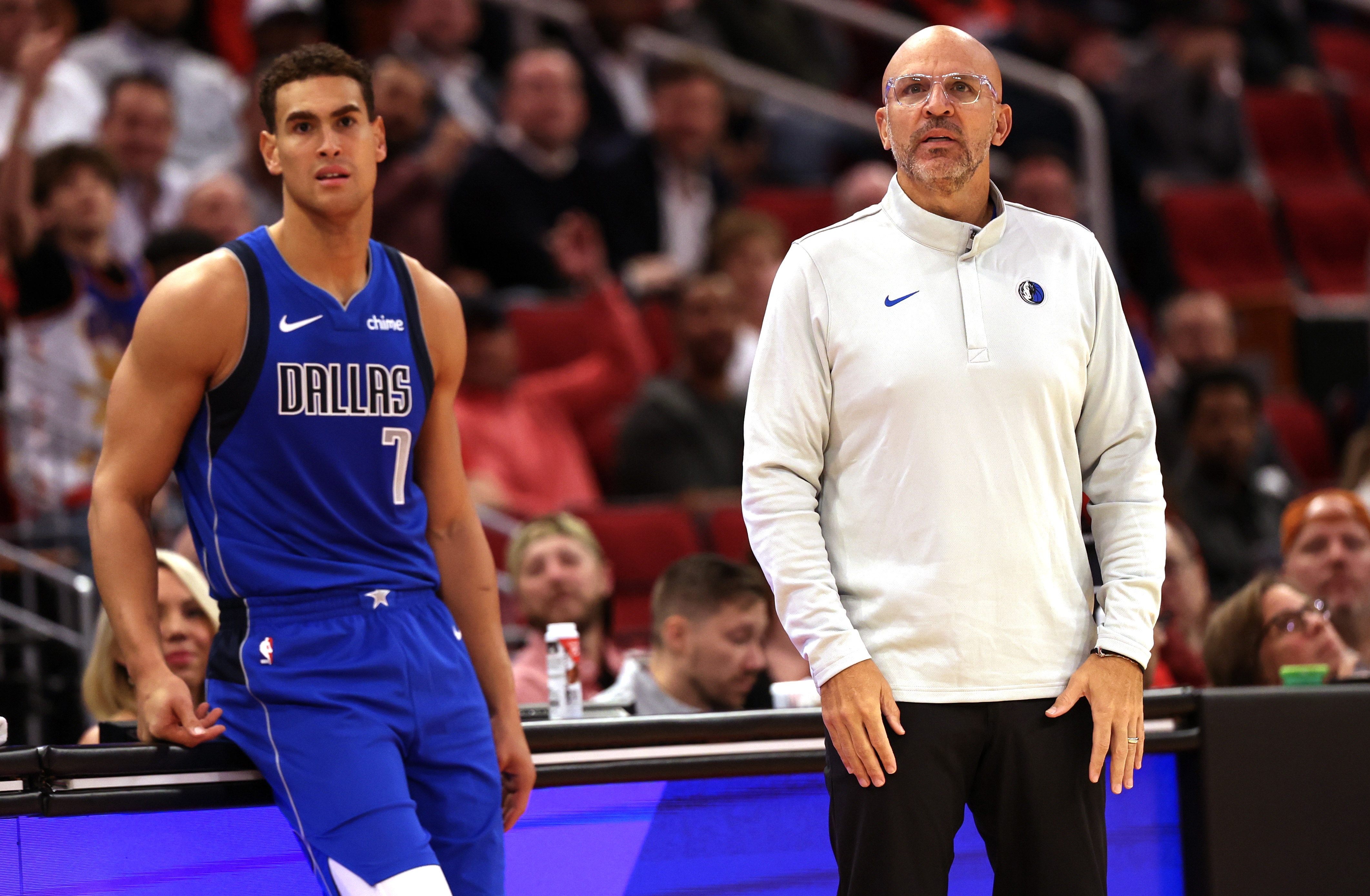 28圈相信品牌的力量-这都能输27分！独行侠全场42次罚球比黄蜂多23次 罚球得分多18分